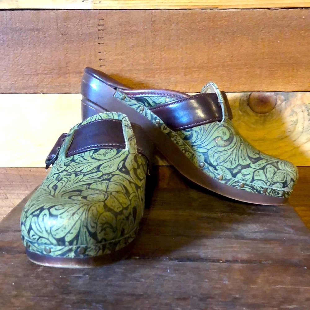 Unique Nurture Open Back Clogs